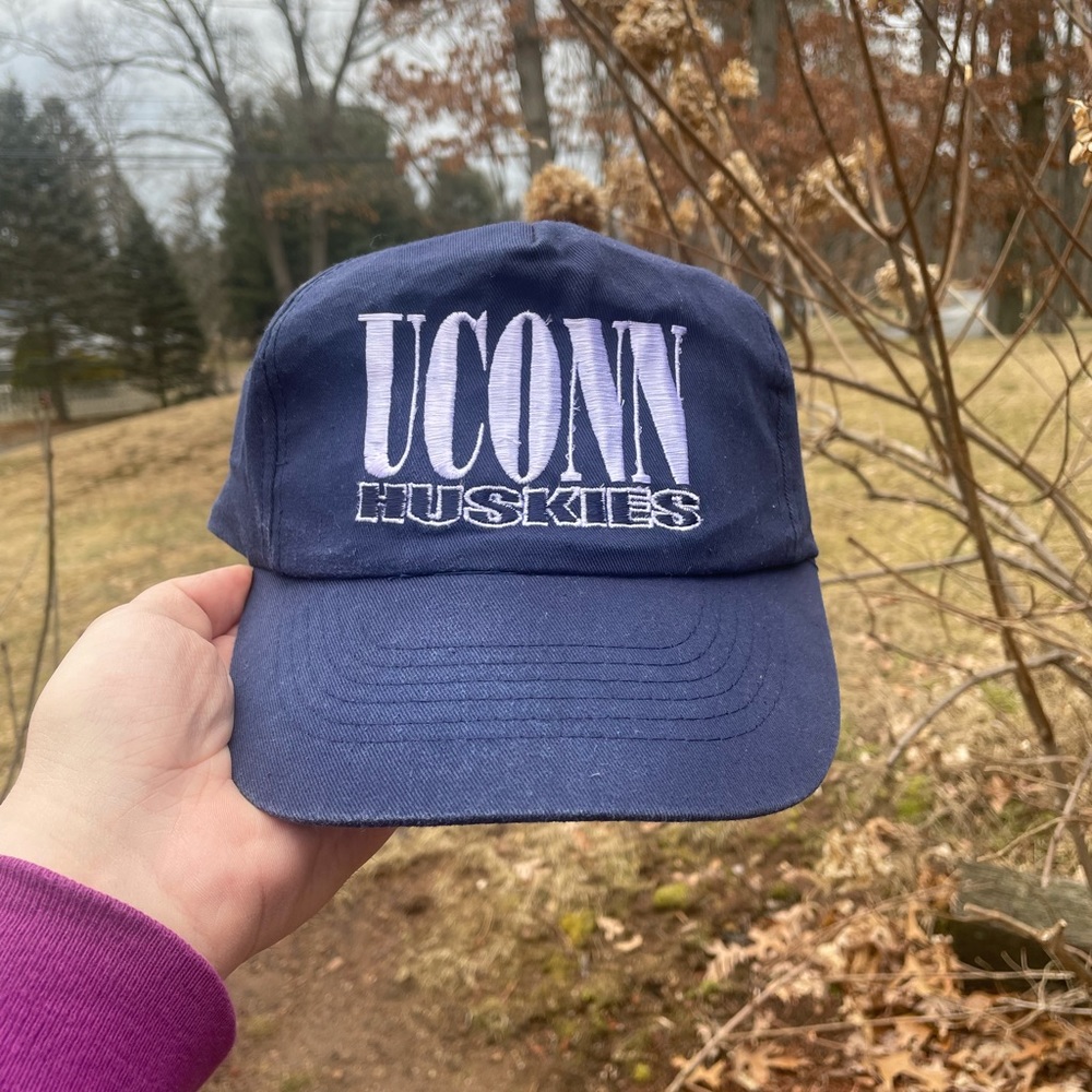 Vintage UCONN Huskies snapback